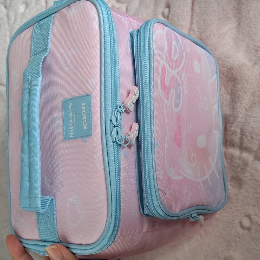 Igloo x Hello Kitty 50th Anniversary Limited Edition 9-can Cooler Bag - Picture 5 of 10